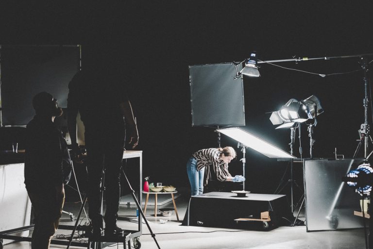Blog | produkcja filmów reklamowych 6 Film firmowy samemu czy zlecić produkcję? Ceny i decyzja