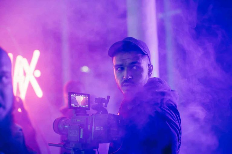 Blog | produkcja filmów reklamowych 60 Jak nagrać pierwszy teledysk? Początki produkcji własnych klipów.