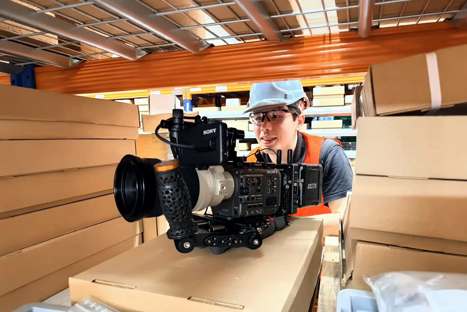 Serial szkoleniowy B2B - produkcja filmowa Motion Pikczer 4 motion-pikczer-bts-04.webp