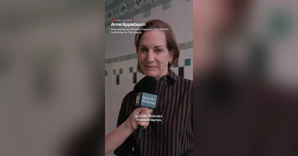 Rolki z eventu oddawane tego samego dnia 1 Kadr z rolki Igrzysk Wolności 2026: Anne Applebaum podczas wypowiedzi